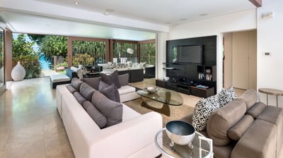 Luxury Villa Photo #4