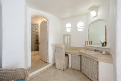 Luxury Villa Photo #15