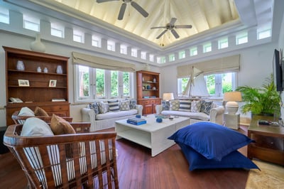 Luxury Villa Photo #17