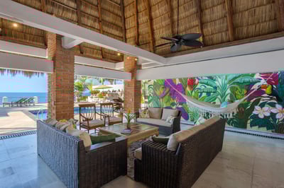 Luxury Villa Photo #18