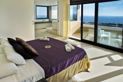 Luxury Villa Photo #15