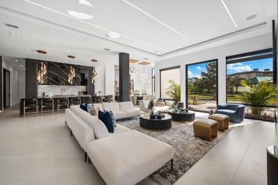 Luxury Villa Photo #32
