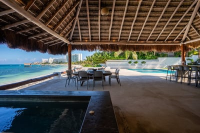 Luxury Villa Photo #16