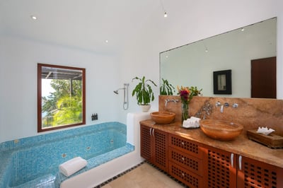 Luxury Villa Photo #39