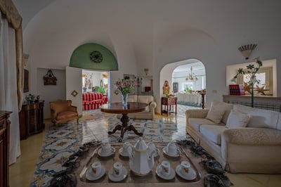 Luxury Villa Photo #25
