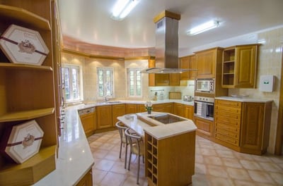 Luxury Villa Photo #6
