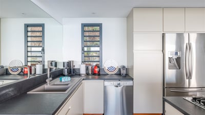 Kitchen & Dining Area