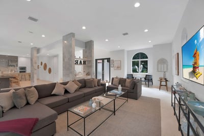 Luxury Villa Photo #18