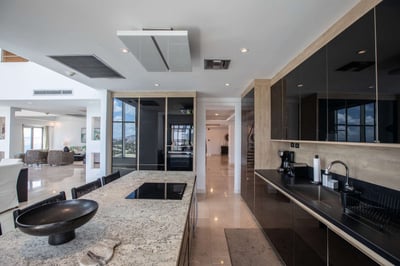 Luxury Villa Photo #15
