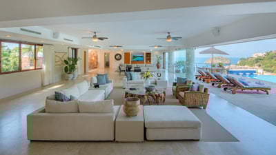 Luxury Villa Photo #23