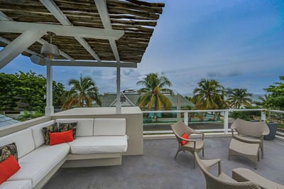 Luxury Villa Photo #4