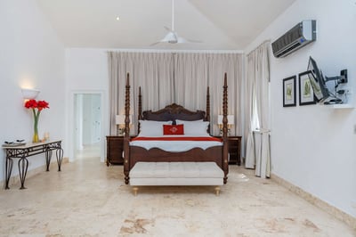 Luxury Villa Photo #29