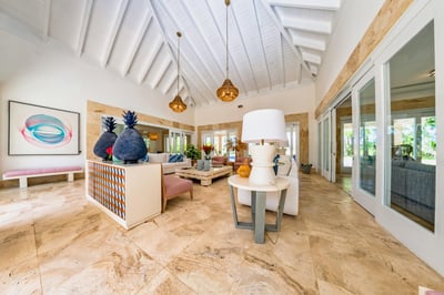 Luxury Villa Photo #12