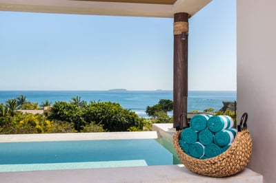 Luxury Villa Photo #4