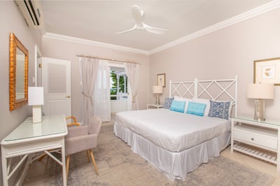 Luxury Villa Photo #16