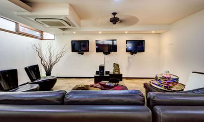 Luxury Villa Photo #17