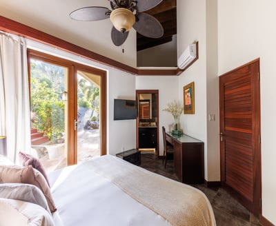 Luxury Villa Photo #43