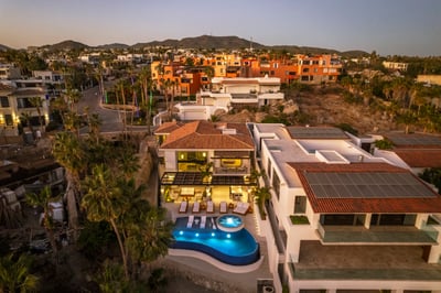 Luxury Villa Photo #14