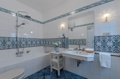 Luxury Villa Photo #25