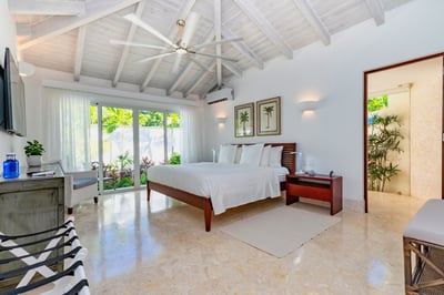 Luxury Villa Photo #30