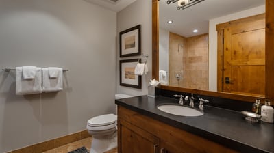 Queen ensuite