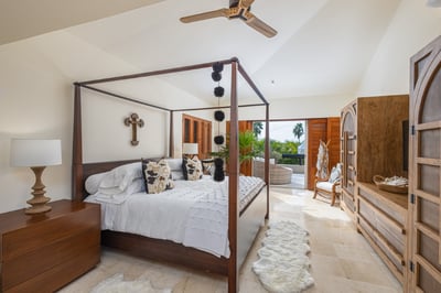 Luxury Villa Photo #26