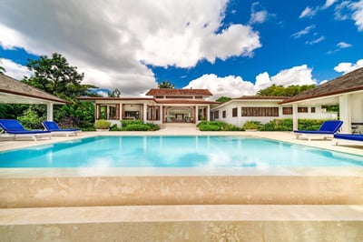Luxury Villa Photo #3