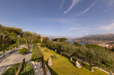 Luxury Villa Photo #6