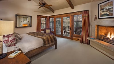 King suite with balcony, upper level