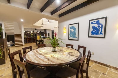 Luxury Villa Photo #20