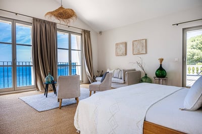 Luxury Villa Photo #15
