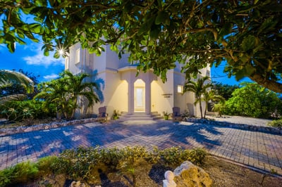 Luxury Villa Photo #11