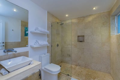 Luxury Villa Photo #35