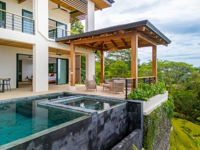 Luxury Villa Photo #12