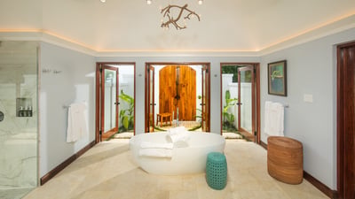 Luxury Villa Photo #5