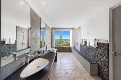 Luxury Villa Photo #46