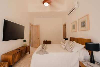 Luxury Villa Photo #23