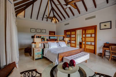 Luxury Villa Photo #34