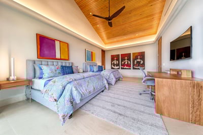 Luxury Villa Photo #43
