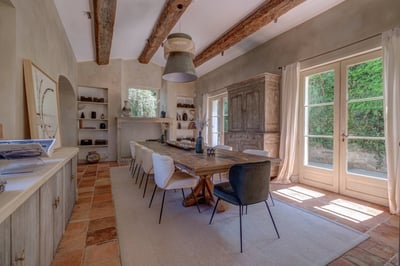 Luxury Villa Photo #18