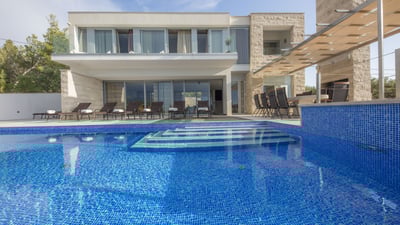 Luxury Villa Photo #9