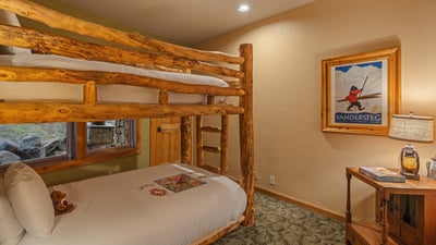 Bedroom 8, Lower level - Lower level twin bunkroom