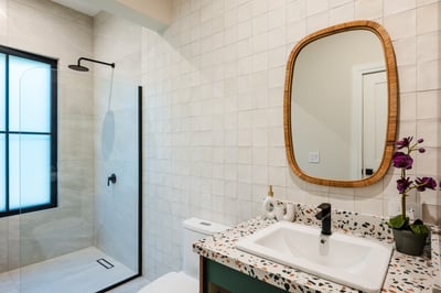 Suite 4 (Main House): Ensuite Bathroom