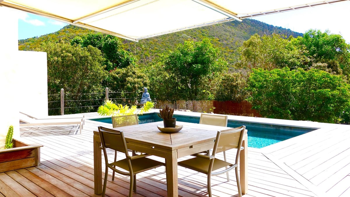 Outdoor Dining Areas: Outdoor dining table on the covered terrace, and at the back of the property.& - Image 11