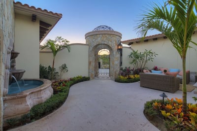Luxury Villa Photo #11