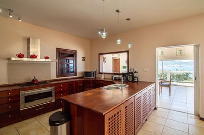 Luxury Villa Photo #8