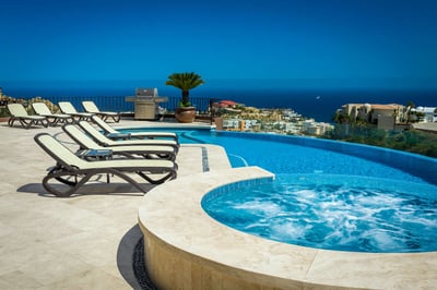 Luxury Villa Photo #7