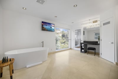 Luxury Villa Photo #30