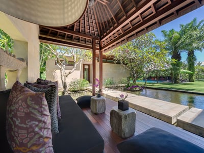Luxury Villa Photo #13