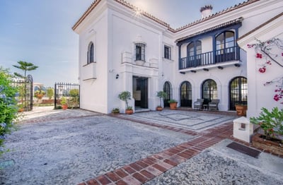 Luxury Villa Photo #15